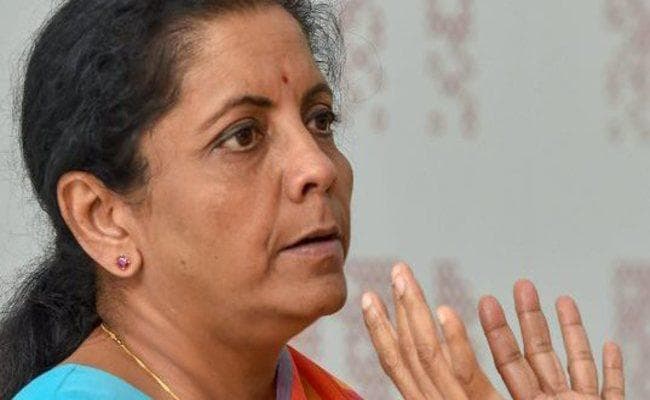 रक्षा मंत्री ने कहा - कटघरे में खड़ा करनेवाले विपक्ष से राफेल सौदे पर कोई बात नहीं