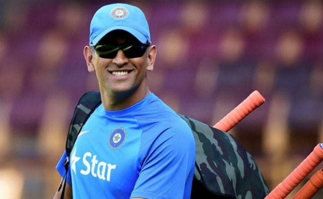 Asia Cup 2018 : दुबई में सानिया के पति शोएब और धौनी की हुई मुलाकात, VIDEO वायरल