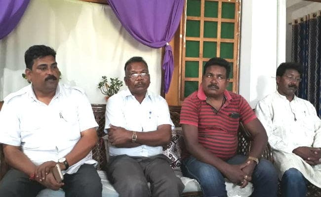 पूर्व विधायक नियेल के बेटे ने बिजली विभाग के JE के खिलाफ ST-SC थाने में की शिकायत