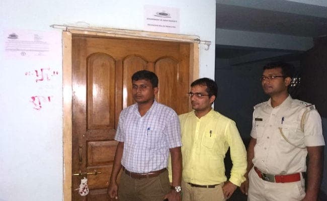 ED ने पूर्व IAS अधिकारी डॉ प्रदीप कुमार का फ्लैट किया जब्त