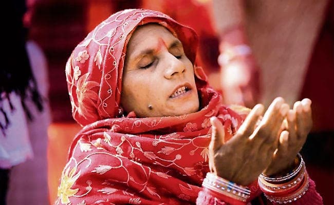 हमें सदैव अपनी ओर आकर्षित करता है ईश्वर का गुरुत्वाकर्षण