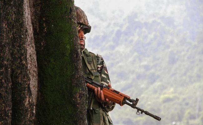 जम्मू-कश्मीर: मुठभेड़ में पांच आतंकवादी ढेर, मारा गया खूंखार आतंकी पद्दार