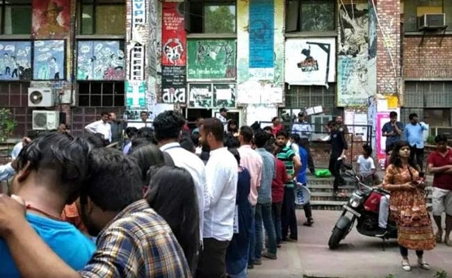 ABVP के हंगामे के बाद JNU में मतगणना रोकी गयी