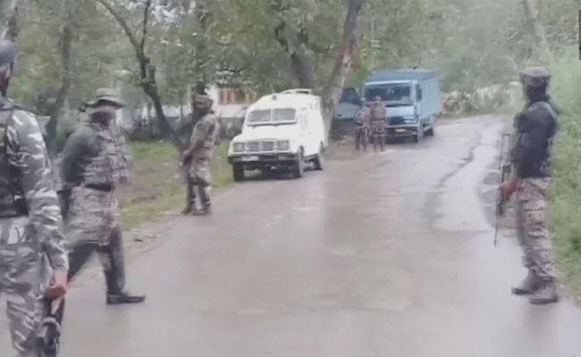 5 आतंकवादियों के मारे जाने के बाद जम्‍मू-कश्‍मीर में भड़की हिंसा, प्रदर्शन में एक नागरिक की मौत, 10 घायल