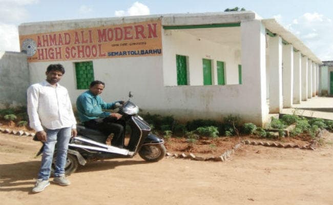 दिव्यांगों को स्वाभिमान के साथ जीना सीखा रहे दिव्यांग जाहिद-खुर्शीद