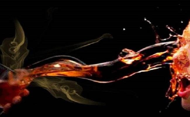 बिहार : मधुबनी में दिव्यांग नाबालिग लड़की पर फेंका एसिड, हालत गंभीर