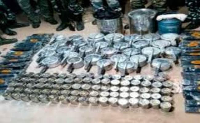 भारी मात्रा में विस्फोटक जब्त आरोपी पुलिस रिमांड में