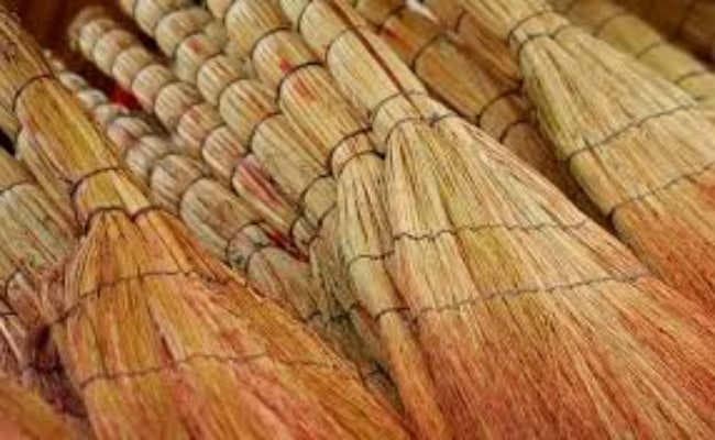 आम से खास तक सभी ने लगाये झाड़ू