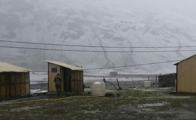 धरती के स्वर्ग में हुई बर्फबारी, आज हो सकती है कई जगहों पर बारिश