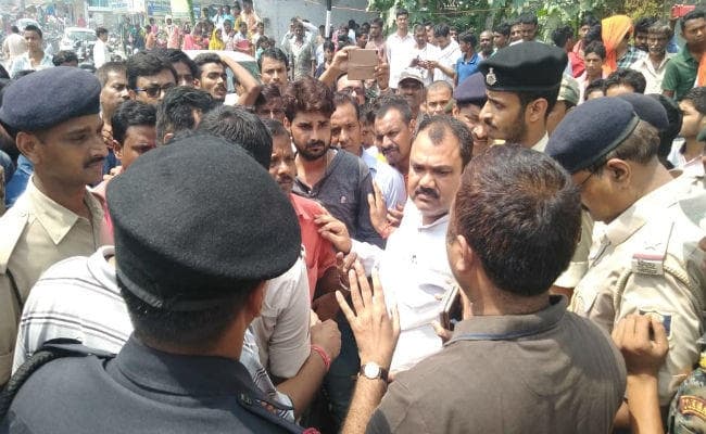 स्वर्ण व्यवसायी के घर डकैतों ने दिनदहाड़े बंधक बना डाला डाका, लाखों लूटे