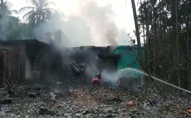 पश्चिम बंगाल : नदिया में अवैध पटाखे की दुकान में लगी आग, 2 की मौत