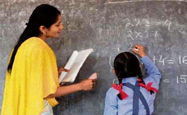 पटना : वेतन के लिए लड़ाई में खुद उलझे हुए हैं शिक्षक, कैसे पढ़ेंगे बच्चे