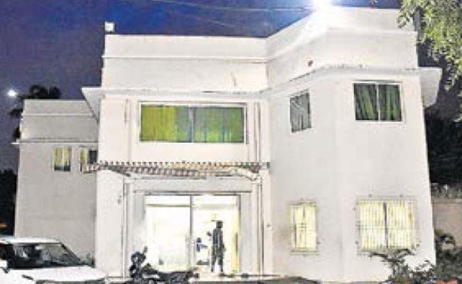 रांची : कंप्रिहेंसिव केयर सेंटर में डॉ हेमंत के ससुर व सीए की पत्नी पार्टनर