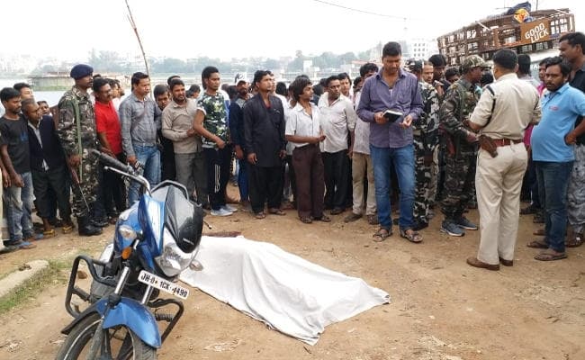 रांची : बड़ा तालाब के पास युवक की गोली मारकर हत्या