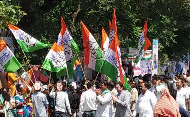 पूजा पाठ के बाद लाल घाटी से शुरू हुआ  ‘‘शिवभक्त'' राहुल गांधी का रोड शो