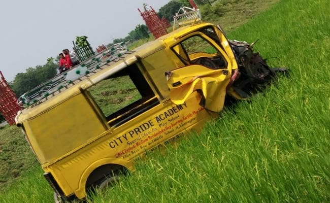 स्कूली वाहन और ऑटो में जोरदार टक्कर में एक की मौत, स्कूली वाहन पर सवार बच्चे सुरक्षित