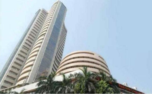 रुपये की गिरावट से शेयर बाजार हलकान, ट्रेड वार की चिंता में 505 अंक टूटा सेंसेक्स