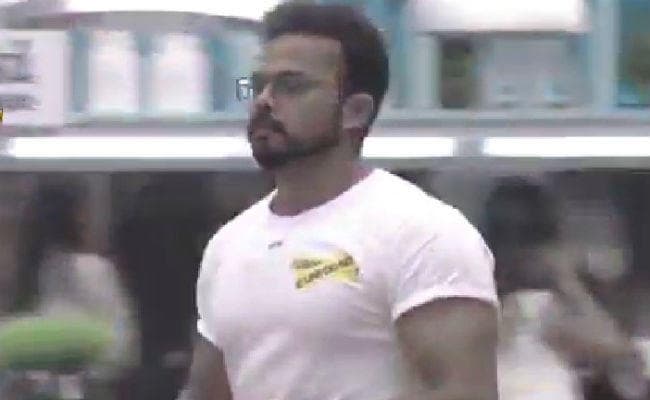 Bigg Boss 12: घरवालों के निशाने पर आये श्रीसंथ, गुस्‍से में उतारी माइक और... VIDEO