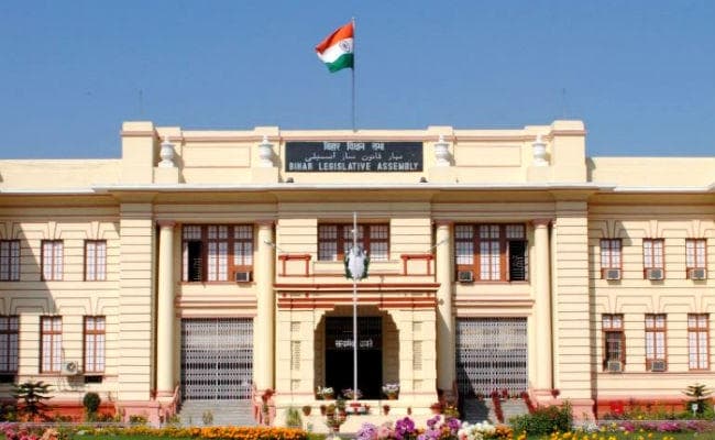 औसतन 9.71 लाख सालाना कमाते हैं बिहार के विधायक, पढ़े-लिखे नेताओं से ज्यादा कमाते हैं आठवीं पास विधायक : अध्ययन