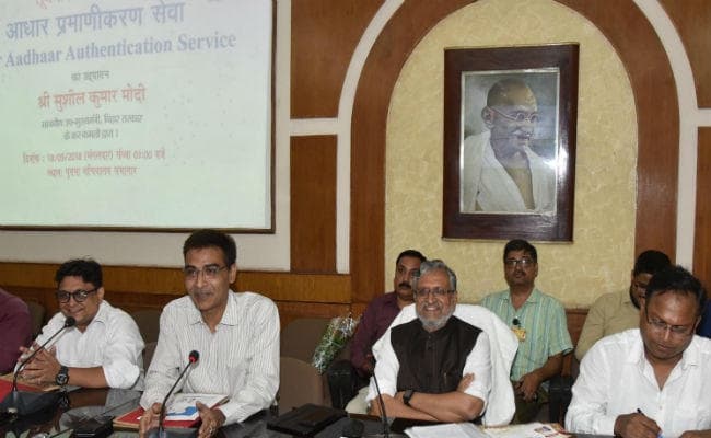 बैंक खातों को आधार से जोड़ने से 90 हजार करोड़ की बचत : सुशील मोदी