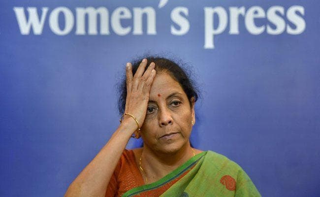 सिद्धू के पाक सेना प्रमुख को गले लगाने से सैनिकों का मनोबल कम हुआ : सीतारमण