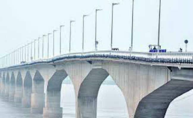 24 घंटे के लिए हाइड्रोलिक जैक पर उठा रहेगा सेतु