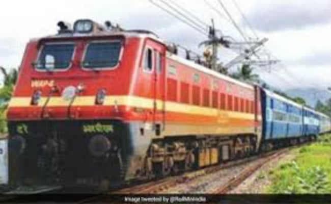 भागलपुर से दिल्ली के लिए नहीं मिल रहा कंफर्म टिकट, ब्रह्मपुत्र मेल में नो रूम, मुश्किल में रेल यात्री