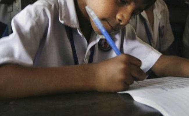 ये क्या! भारत में तीसरी कक्षा के सिर्फ एक चौथाई बच्चे ही छोटी कहानी पढ़ और समझ पाते हैं