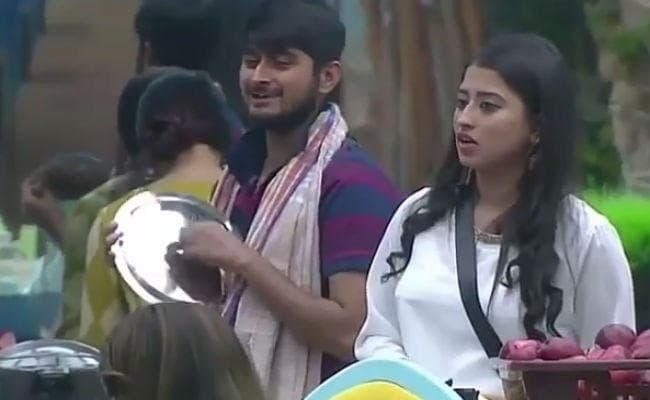 Bigg Boss 12: बिहार के दीपक का ये गाना सुन रो पड़ी दीपिका कक्‍कड़, फिर ऐसे मनाया, VIDEO