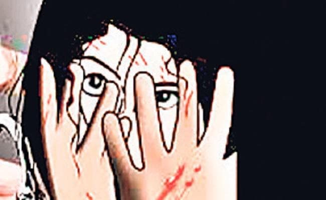 पूजा के लिए पंडाल गयी किशोरी से रेप, मामला दर्ज, आरोपी फरार