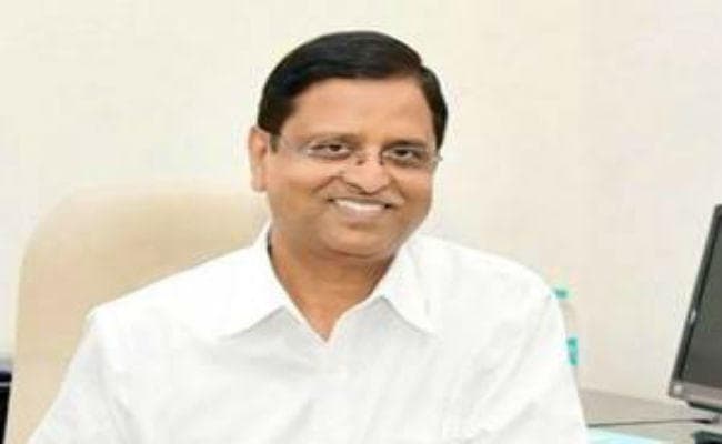 रुपये में भारी गिरावट से सरकार सतर्क, कई गैर-जरूरी वस्तुओं के आयात पर लगा सकती है अंकुश