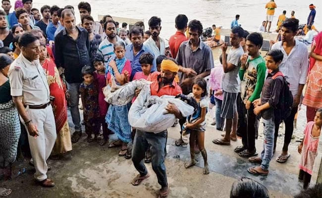 पटना :गंगा में पांच बच्चे डूबे, दो को लोगों ने बचाया