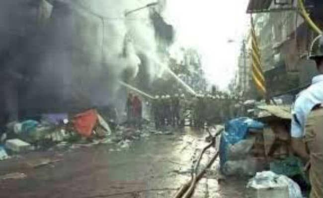 दमघोंटू धुएं से बीमार पड़ रहे हैं दमकलकर्मी, आग बुझाने में 20 दमकलकर्मी हुए अस्वस्थ्य