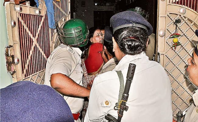 रांची : घर-घर घुसी पुलिस, इरगु टोली इलाका बना रणक्षेत्र, सड़क पर ईंट और पत्थर के लगे ढेर