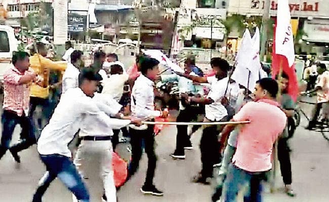 रांची : वाम कार्यकर्ताओं के जुलूस पर हुए हमले में एक घायल