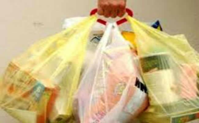 लोग थैला लेकर जा रहे बाजार पॉलीथिन को कहा बाय बाय