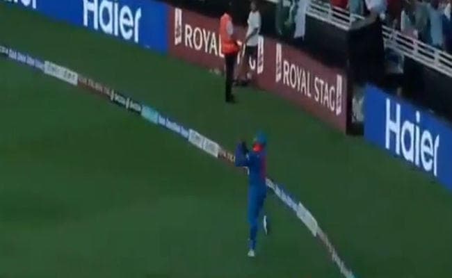 VIDEO: मनीष पांडे ने यूं लपका पाकिस्तानी कप्तान का करिश्माई कैच, लोग रह गये हैरान