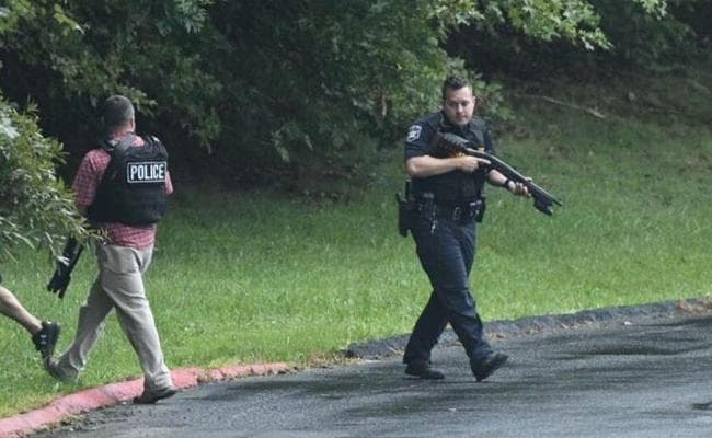 अमेरिका : ड्रग स्टोर में महिला ने गोलीबारी कर तीन लोगों को मौत के घाट उतारा, बाद में आत्महत्या कर ली