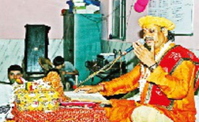 गृहस्थ आश्रम इंसान को  बनाता है जिम्मेदार