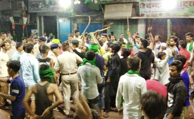 हाजीपुर : मस्जिद चौक के पास गोलीबारी में दो युवकों की मौत, उग्र लोगों ने अस्पताल में की तोड़फोड़, धारा 144 लागू