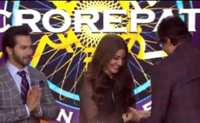 KBC 10 : जब अमिताभ बच्‍चन ने अनुष्‍का-विराट के ''फ्लाइंग किस'' का उड़ाया मजाक! VIDEO