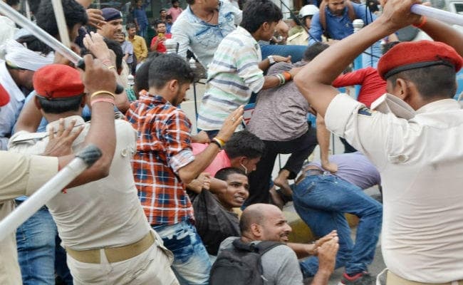 एसएसी-एसटी एक्ट के खिलाफ सड़क पर उतरे भूमिहार ब्राह्मण एकता मंच के कार्यकर्ता, पुलिस ने किया लाठीचार्ज, कई लोगों के सिर फटे