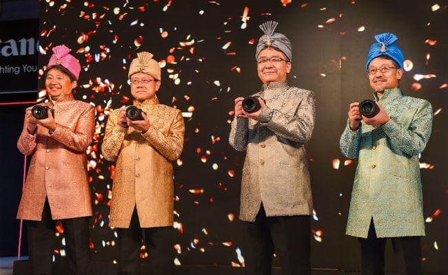 Canon ने लॉन्च किया फुल फ्रेम वाला पहला मिररलेस कैमरा, जानिये क्या है खासियत...?