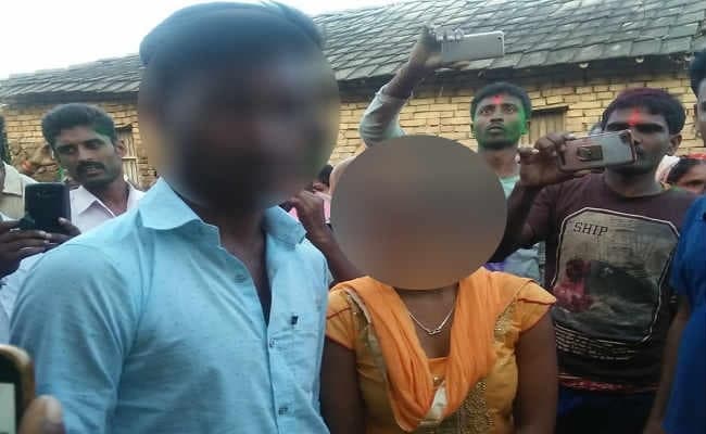 नाबालिग लड़की संग युवक की ग्रामीणों ने इस वजह से जबरन करा दी शादी