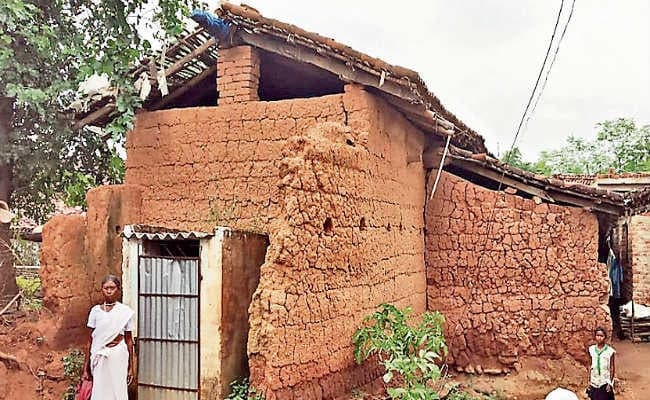 गुमला : लगान बकाये के कारण नीलाम हुई जमीन वापस मांग रहे हैं टाना भगत