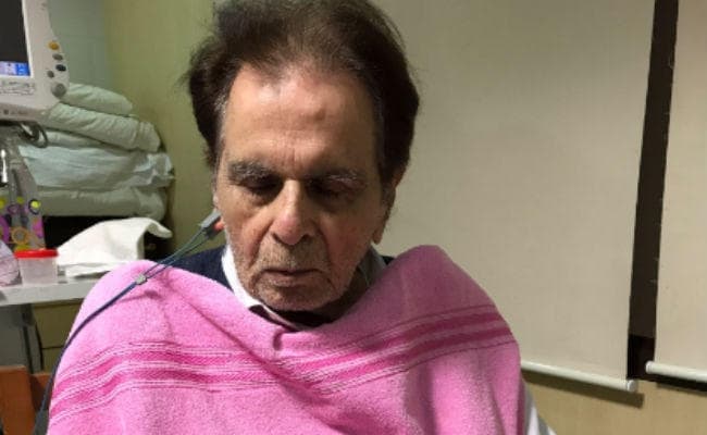''ट्रेजेडी किंग'' दिलीप कुमार को मिली अस्पताल से छुट्टी लेकिन...