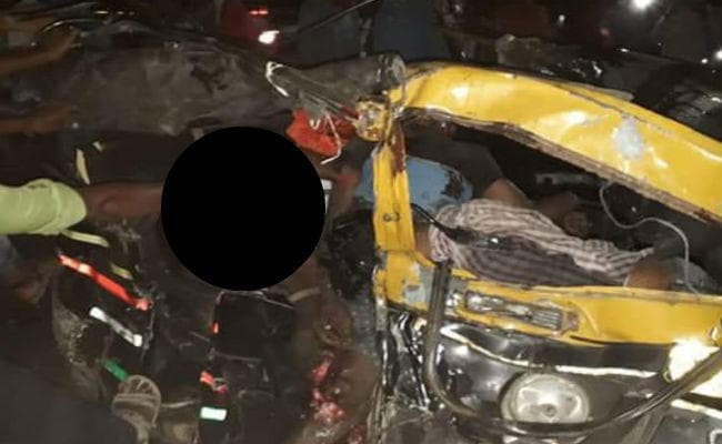 पश्चिम बंगाल : बीरभूम में ऑटो और ट्रक के बीच सीधी टक्‍कर, ऑटो में सवार सभी 7 लोगों की मौत