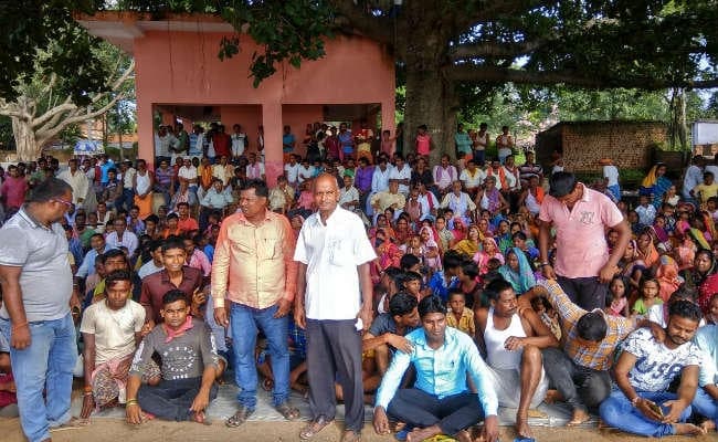 चरणामृत मामला : लोगों ने कहा- बदनाम करना बंद करें विरोधी, नहीं तो ग्रामीण ले लेंगे जल समाधि