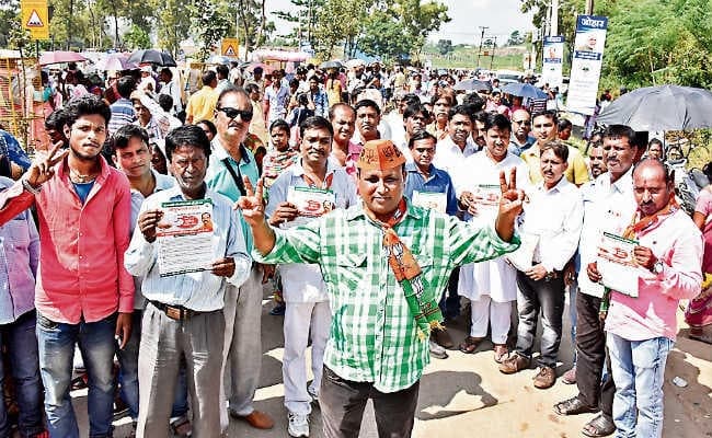 रांची : जुलूस की शक्ल में पहुंचे महानगर भाजपा के सदस्य