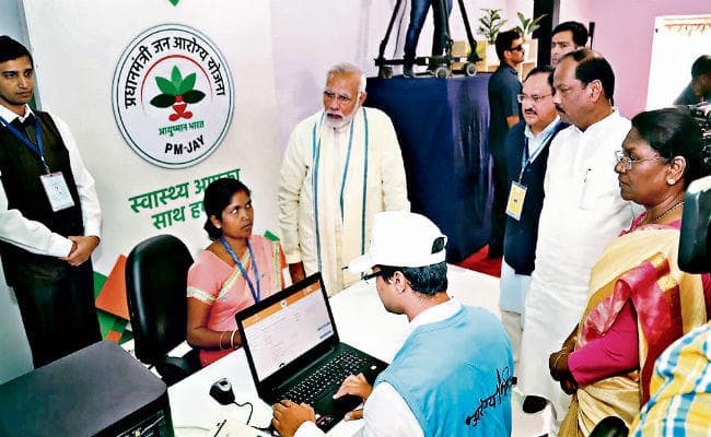 रांची : प्रधानमंत्री से मिले मुकुंद नायक, पीएम ने जय के स्टॉल का किया भ्रमण